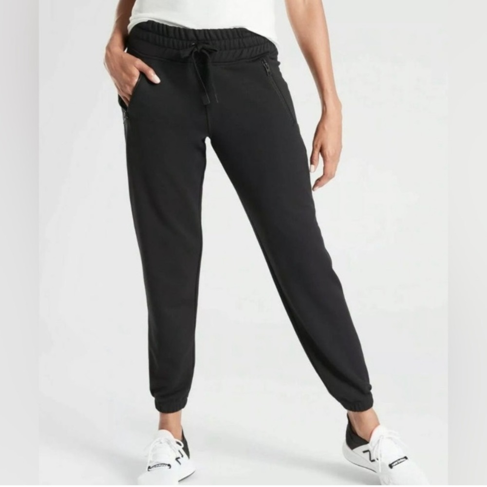 Athleta Bounce Back Jogger in Black